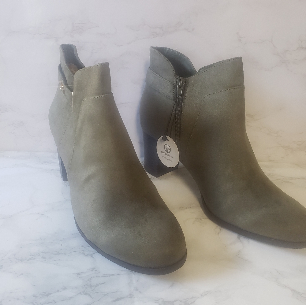 Giani Bernini "Artemyss" Women's Gray Microsuede Ankle Boot, Sz 12M, NWOT